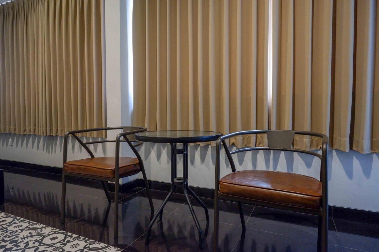 Sans Empress Simpang Lima Hotel