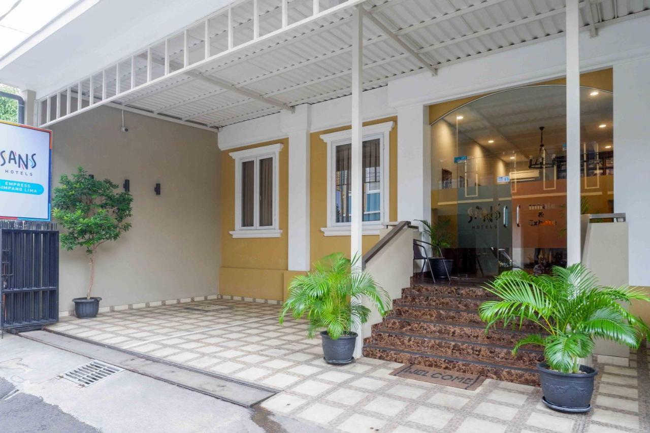 Hotel Sans Empress Simpang Lima Semarang