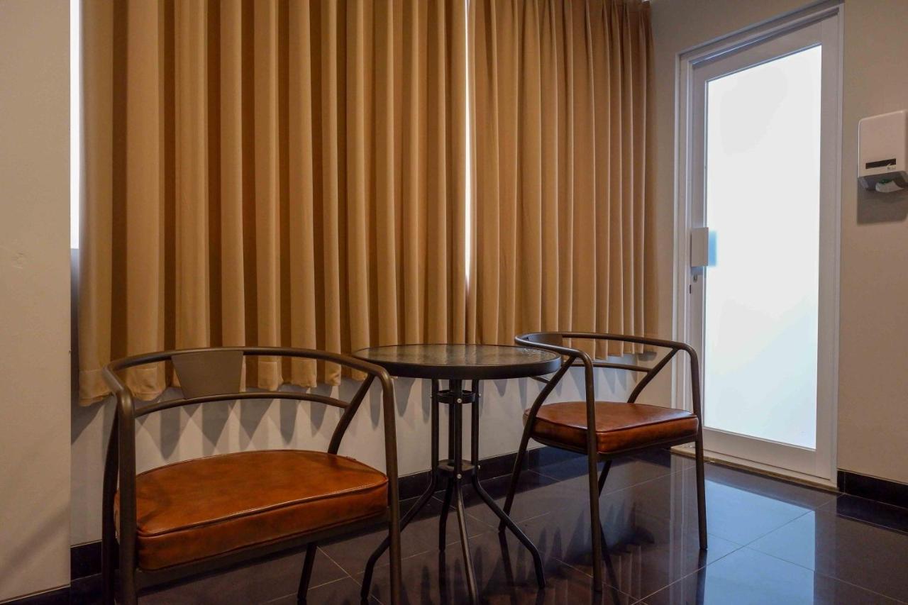 Hotel Sans Empress Simpang Lima 3*