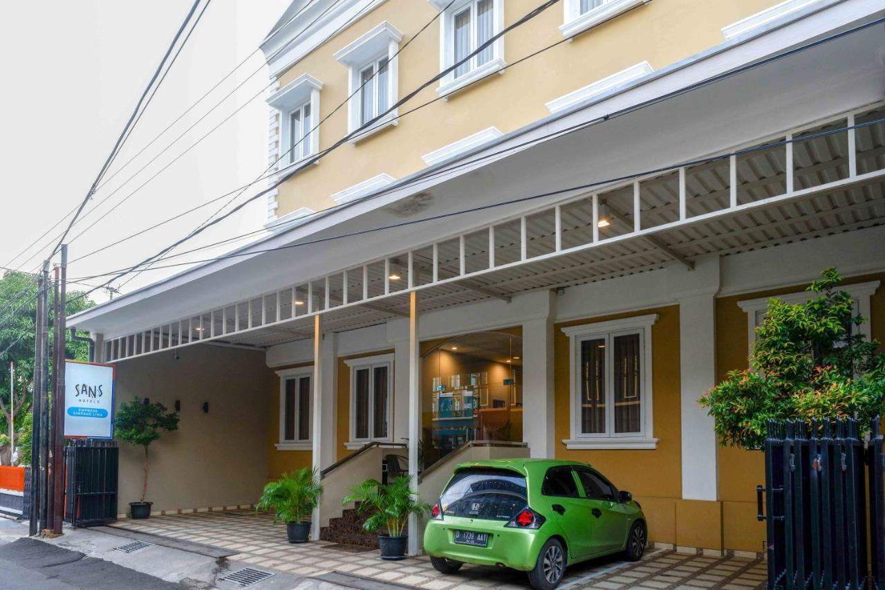 Hotel Sans Empress Simpang Lima 3*